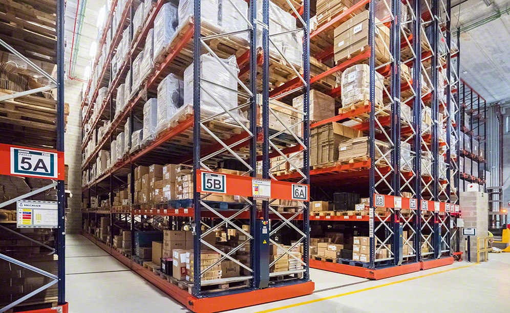 Deux blocs de rayonnages Movirack, où sont stockées 1 680 palettes de 800 x 1 200 mm d’un poids maximal de 500 kg, ont été installés.