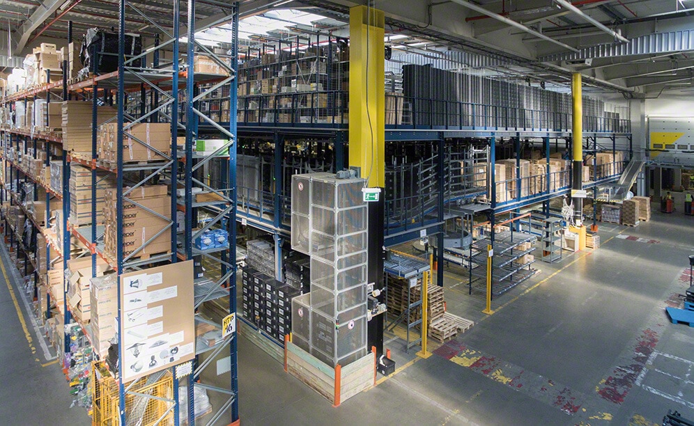 Avec sa capacité de 35 000 palettes, le centre logistique de l'opérateur et distributeur de services 3LP devient l'un des plus grands et plus performant de Pologne Avec sa capacité de 35 000 palettes, le centre logistique de l'opérateur et distributeur de services 3LP devient l'un des plus grands et plus performant de Pologne