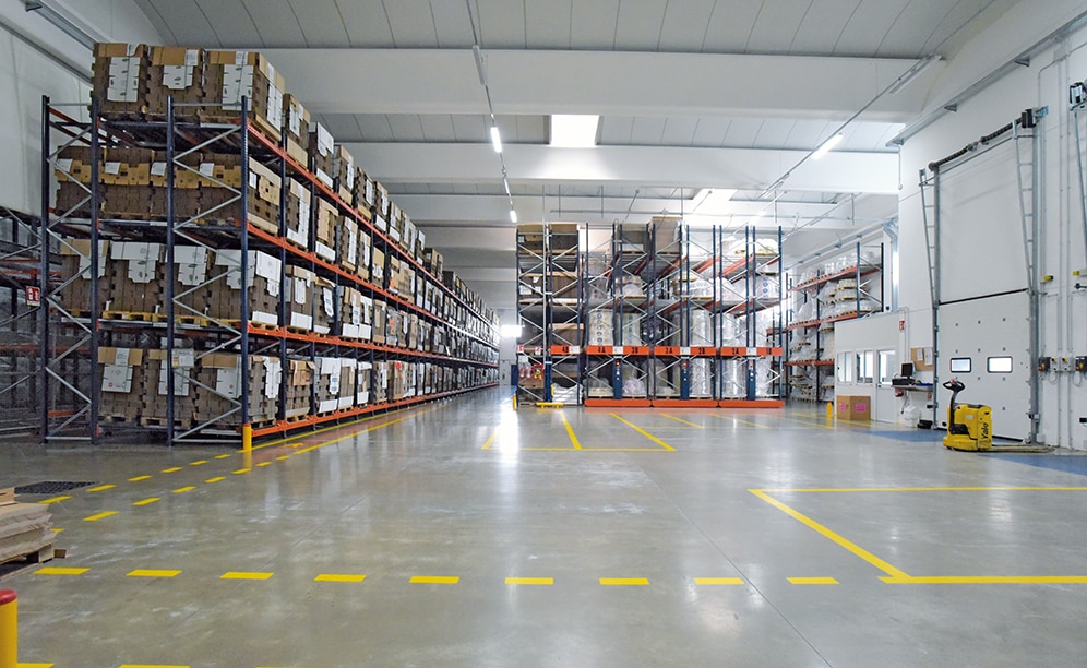 Mecalux a installé cinq systèmes de stockage qui se partagent 4 500 m²