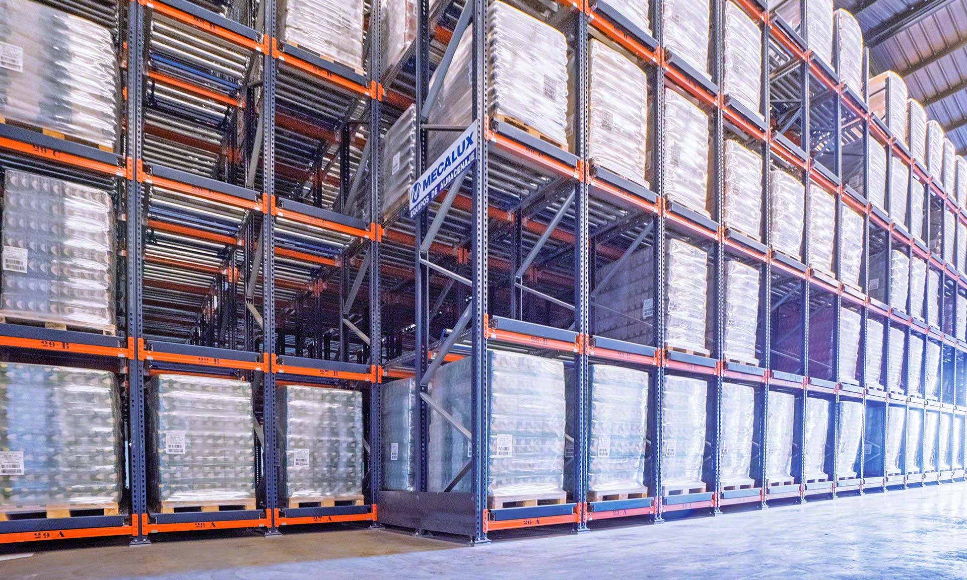 Des rayonnages à palettes de 141 canaux de stockage pour gérer plus de 100 tonnes de riz Des rayonnages à palettes de 141 canaux de stockage pour gérer plus de 100 tonnes de riz