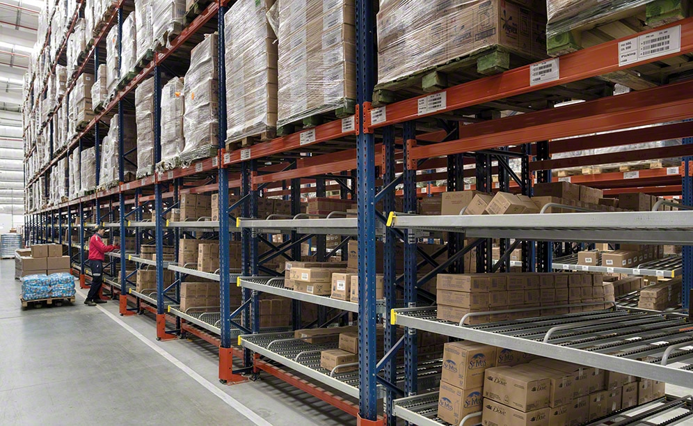 Au total, 48 modules pour picking sont disponibles pour préparer les commandes des produits à forte rotation.