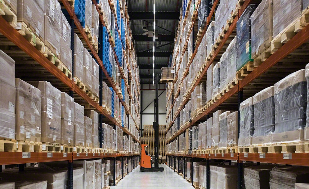 Entrepôt pour l'opérateur logistique Van Rooijen situé en Belgique Entrepôt pour l'opérateur logistique Van Rooijen situé en Belgique