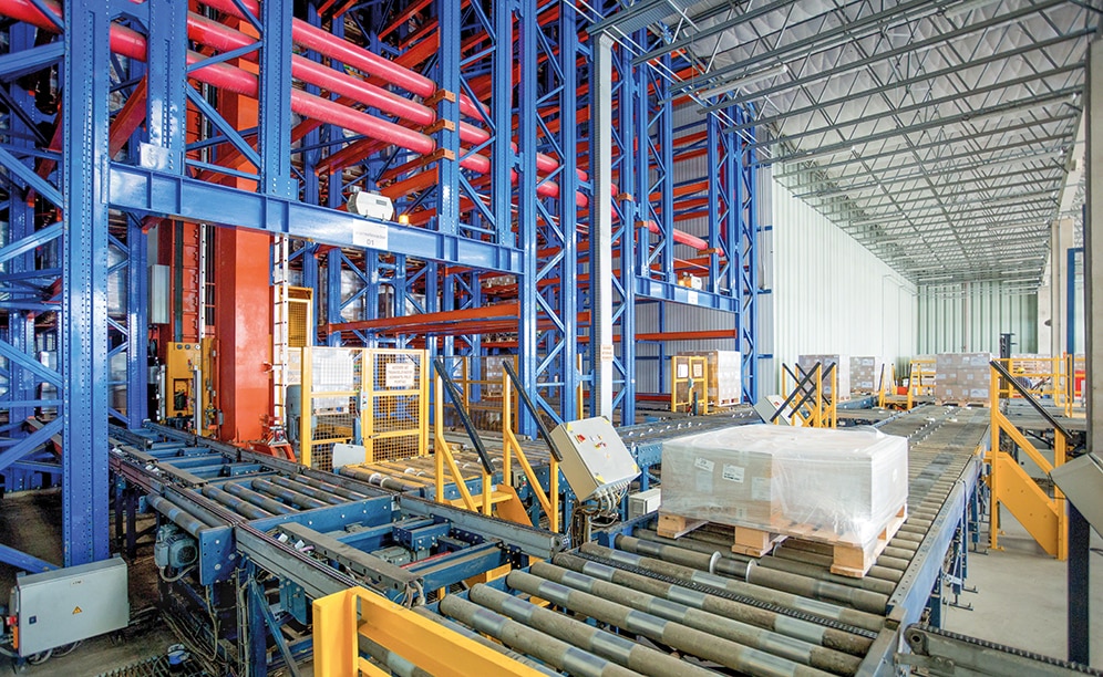 Mecalux a conçu et construit un entrepôt automatique autoportant pour BASF