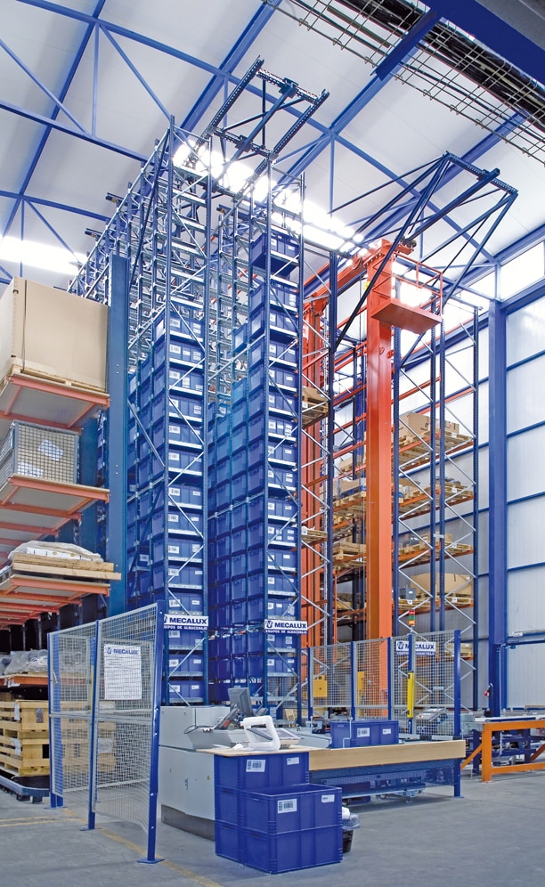 Le magasin automatique est réservé aux charges de poids et dimensions moyens stockés directement sur des europalettes