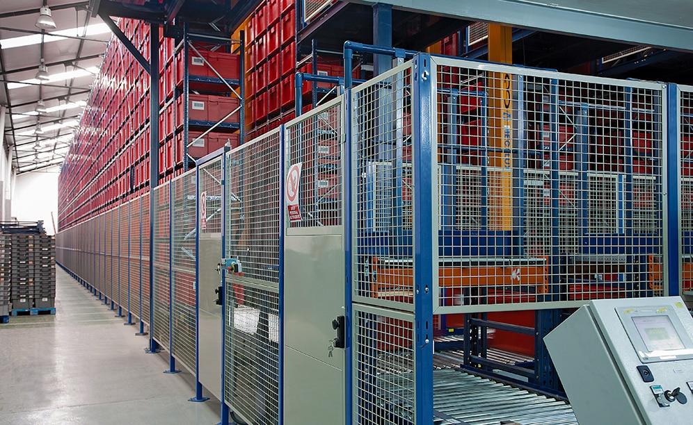Unidroco possède un magasin automatique miniload capable de stocker plus de 14 200 caisses
