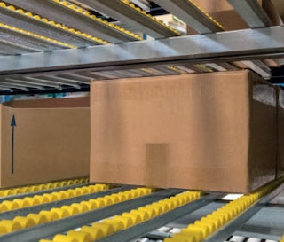 Deux systèmes de stockage dans le centre de distribution de FS.COM en Allemagne Deux systèmes de stockage dans le centre de distribution de FS.COM en Allemagne
